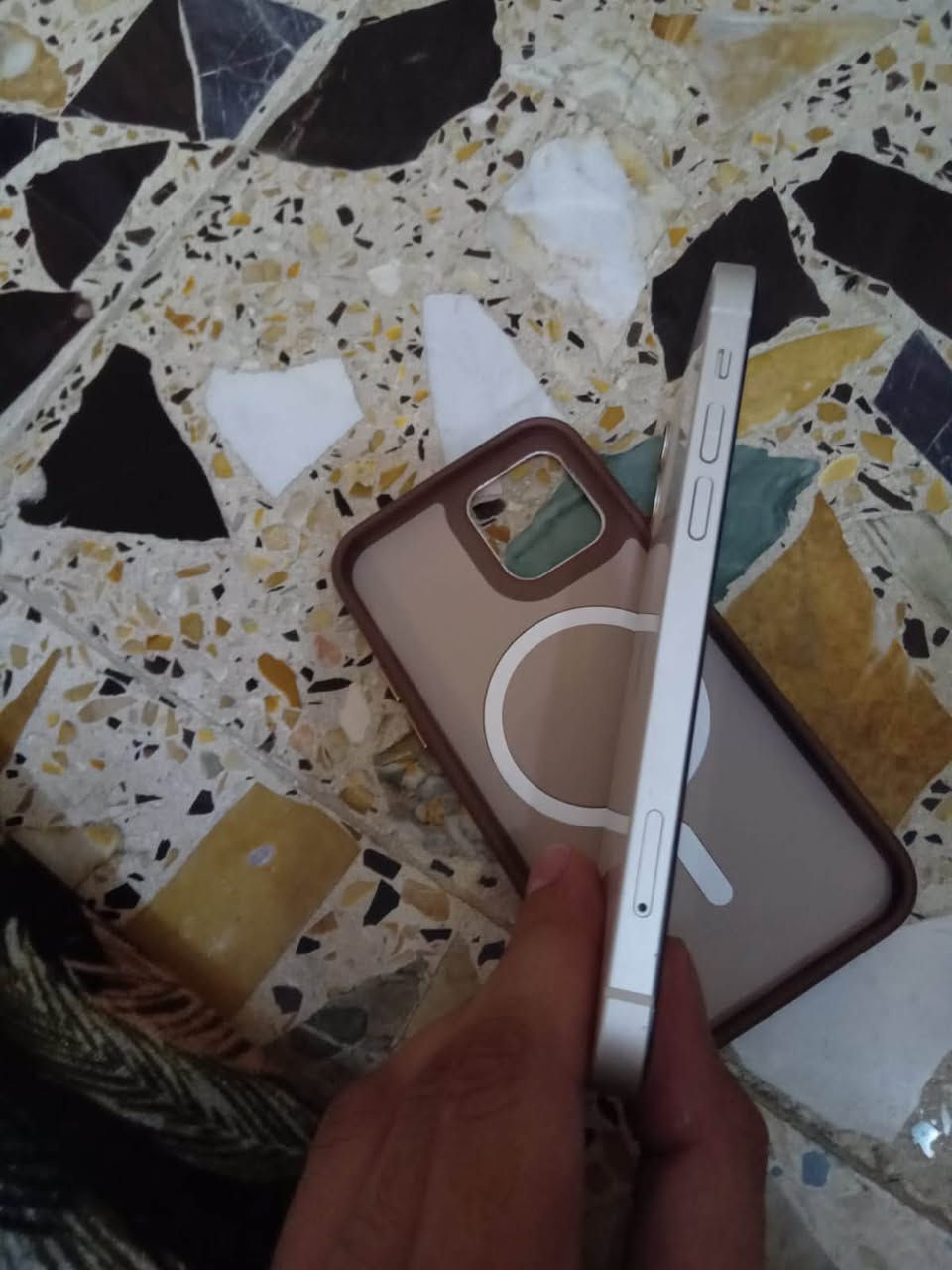 ايفون ١٢ ٦٤ غ.ب. • نضيف • مكفول