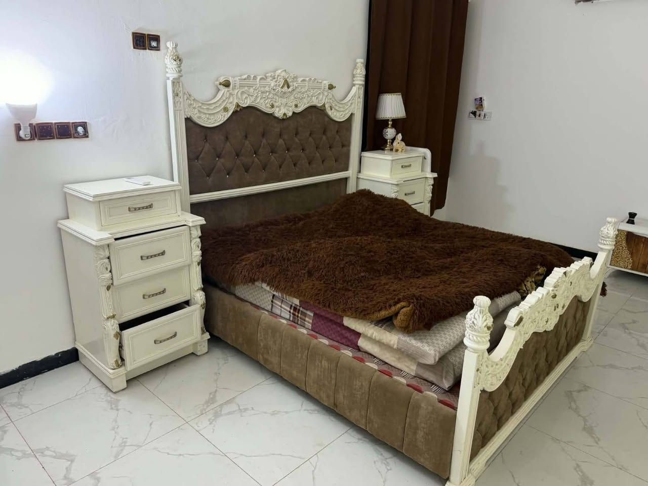 غرفة نوم • ثلاجة • طباخ
