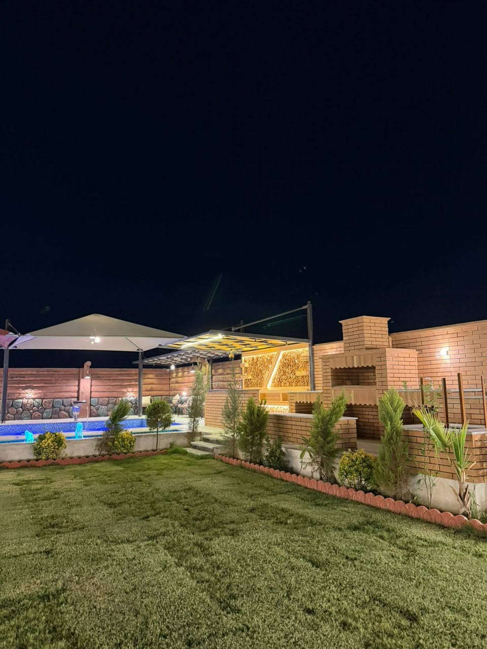 الحجز واتساب   ***********
المزرعه موثقه بتطبيق اجرالي 

المسبح مغلق الطول 15 العرض 5

العمق تدريجي من 120 الا 175 
الموقع 📍الدوره بعيثه 

بليارد 🎱

فيشه 🎾

طاوالي 🎲

ورق 🃏
نركيل 💨

غرفتين نوم ماستر
