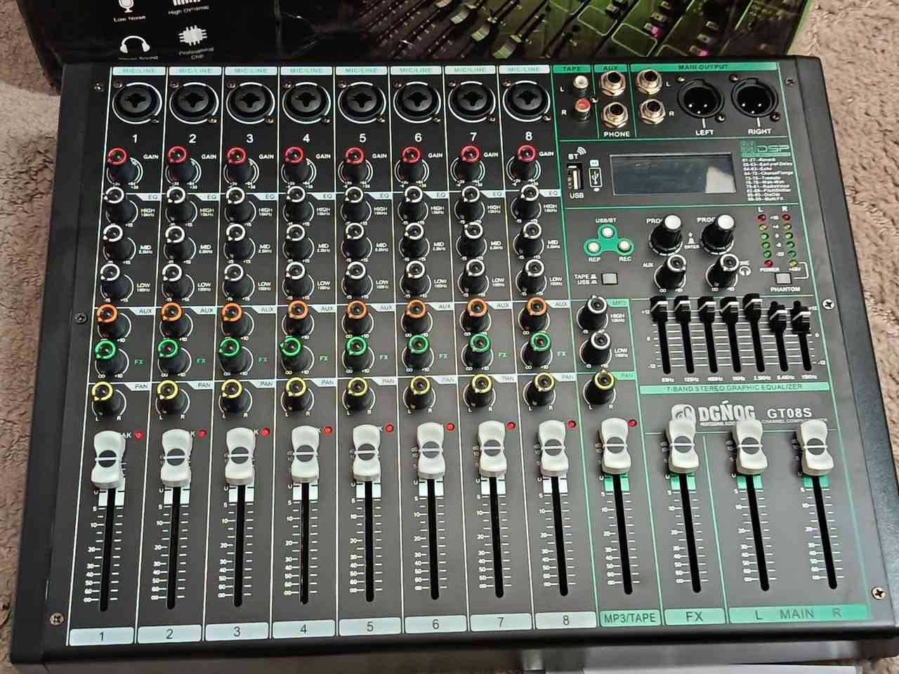 مكسر صوت احترافي (Professional Audio Mixer) بـ 8 قنوات من ماركة DGNOG (موديل GT08S)، ويتميز بدعم تشغيل البلوتوث، ومنفذ USB، و99 تأثيراً رقمياً للصوت (DSP Effects)، مع طاقة وهمية 48 فولت (48V Phantom Power) ومناسب للاستخدام في الاستوديو والحفلات.أبرز مميزات الجهاز:عدد القنوات: 8 قنوات إدخال مع منزلقات تحكم (Faders) منفصلة لكل قناة.المؤثرات والاتصال: يحتوي على شاشة عرض صغيرة، معالج مؤثرات صوتية DSP، وتوصيل USB/Bluetooth.
التواصل عالخاص او واتساب ***********. يوجد توصيل لكل المحافظات.
مكسر صوت احترافي (Professional Audio Mixer) بـ 8 قنوات من ماركة DGNOG (موديل GT08S)، ويتميز بدعم تشغيل البلوتوث، ومنفذ USB، و99 تأثيراً رقمياً للصوت (DSP Effects)، مع طاقة وهمية 48 فولت (48V Phantom Power) ومناسب للاستخدام في الاستوديو والحفلات.أبرز مميزات الجهاز:عدد القنوات: 8 قنوات إدخال مع منزلقات تحكم (Faders) منفصلة لكل قناة.المؤثرات والاتصال: يحتوي على شاشة عرض صغيرة، معالج مؤثرات صوتية DSP، وتوصيل USB/Bluetooth.

نص مكتوب في الصور:
- PROFESSIONAL STEREO MIXER
- AC 110V-240V 50-60Hz
- POWER
- Switch
- Power interface