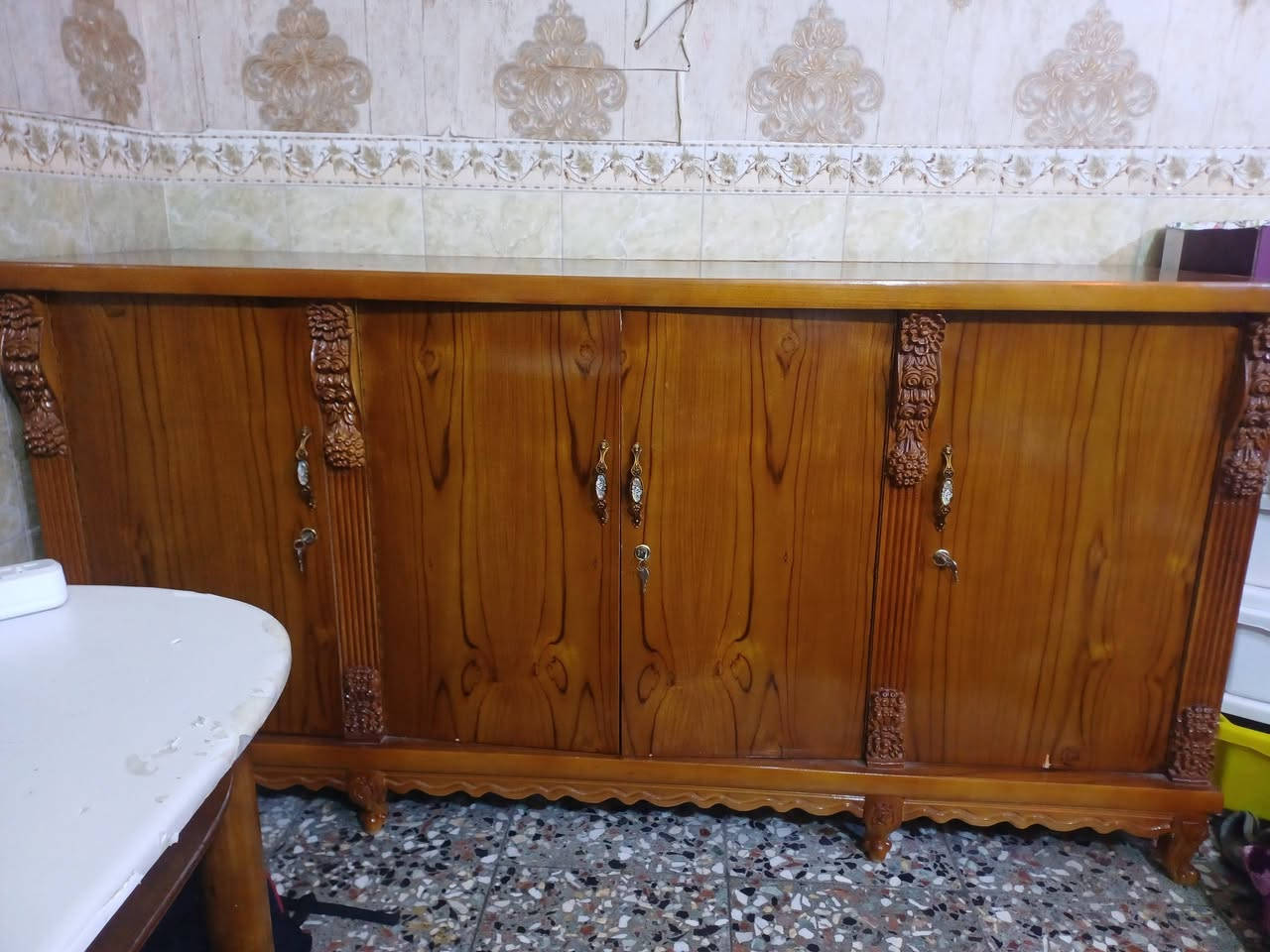 السلام عليكم / بوفيه خشب صاج اخت الجديده / طوب 2 متر / السعر 250 / للتواصل خاص او هاتف /***********
