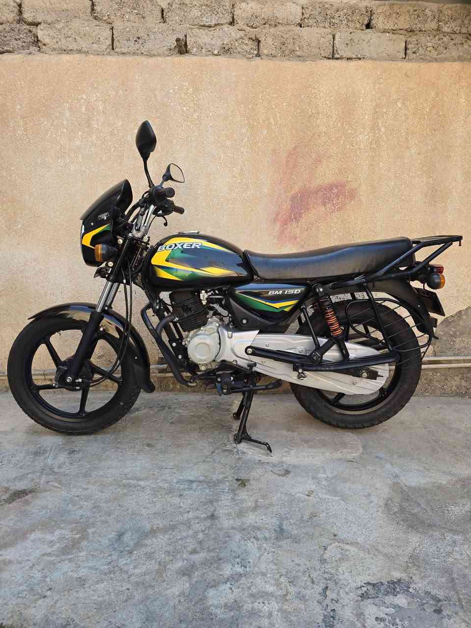 السلام عليكم شباب
بوكسر للبيع 
موديل 2023 
 نازله 2026
دراجه زيرو 
ماشيه 3000
 كفاله عامه 
رقم وسنويه بغداد
نكليزي تحويل ثاني يوم 
مكاني ديالى خالص
 الشراي يتصل على هذا الرقم 
***********
