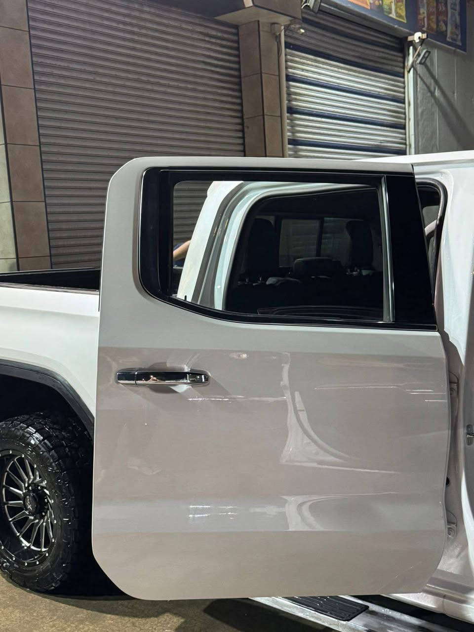 السلام عليكم GMC سيرا موديل 2023فول مواصفات مع سونار موضح بي كل تفاصيل السياره رقم بغداد تحويل ثاني يوم غير متواجد ع الفيس للتفاصيل أكثر اتصال ***********
عنوان السياره بغداد الشعب
السلام عليكم GMC سيرا موديل 2023فول مواصفات مع سونار موضح بي كل تفاصيل السياره رقم بغداد تحويل ثاني يوم  للتفاصيل أكثر اتصال السعر ٣ دفاتر و٣٥ ورقه وبيه مجال
