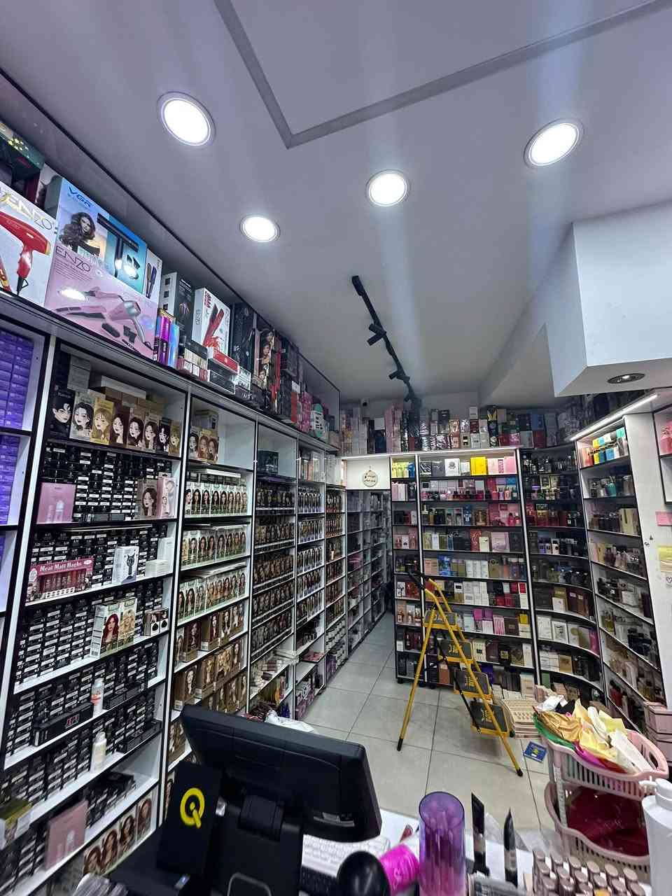 ✨ كوزمتك هدى بيوتي × مسوگچي ✨

من كوزمتك هدى بيوتي إلى باب بيتج…
إنتِ اختاري طلبج، والباقي علينا. 🛵📦

💄 مكياج ومستحضرات تجميل
🧴 عناية بالبشرة والشعر
🌸 عطور واحتياجاتج اليومية
✨ وكل اللي تحتاجيه من هدى بيوتي

📦وأحنه نجهز طلباتكم من كوزمتك هدى بيوتي، ونستلمها ونوصلها إلكم بكل أمانة واهتمام.

لا مشوار، لا انتظار، ولا تعب…
طلبج جاهز من هدى بيوتي، ومسوكچي توصله لبابج. 🤍

📞 للطلب والتوصيل: ***********

مسوگچي للتوصيل السريع | فرع المسيب
خدمتكم أمانة 🛵

نص مكتوب في الصور:
- قارئ السعر