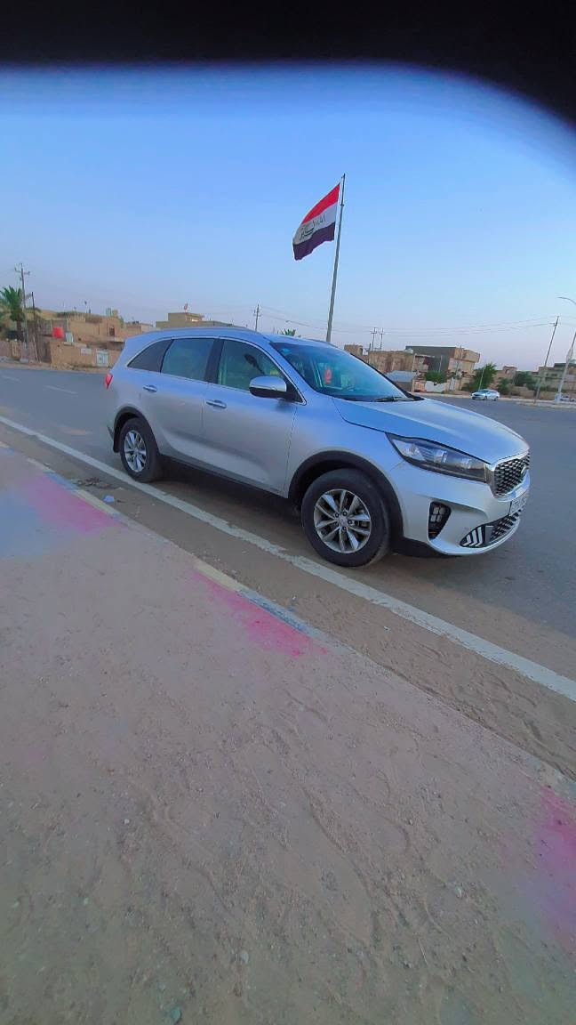 سورنتو وارد امريكي اربعه سلندر 2018 نضيفه جدا حادث بصيط طرف البنيد والجاملغ جهة السايق ضربه خفيفه سبعه راكب فور ويل فول تحكم ستيرن جاهزه من كلشي رقم ذي قار انكليزي  *********** الشطره, ذي قار
