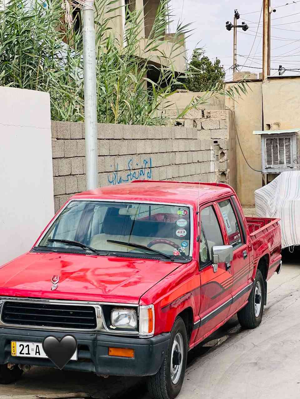 مستەر بۆشی مۆدیل ١٩٩٠ سەنەوی تازەیە دەفتەر بەنزینی هەیە سێ پارچەی پێشی بۆیاخە لەسەر کاڵ بوونەوە گێر مەکینە بەشەرت کەرەبایی مەزبووت سەیارەکە زۆر بەی شتەکانی لەسەر بیلاد ماوەتەوە تاقە و ڕەقی نیە *********** :***********
