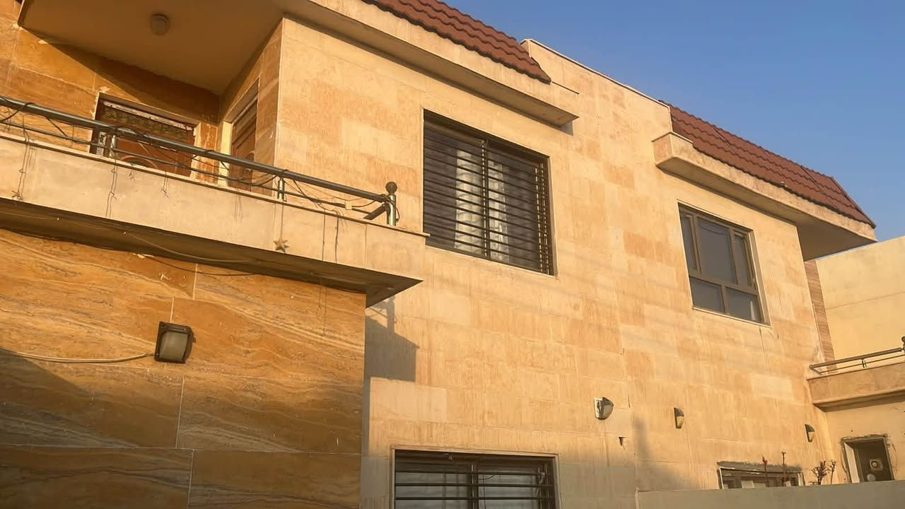 🏡 للبيع دار في تكريت – مجمع القرية الذهبية ✨
📐 المساحة: 200 متر مربع

💳 البيع بنظام المبادرة وبالتقسيط المريح

🔹 الدفعة المقدمة: 40 مليون دينار
🔹 القسط الشهري: 660 ألف دينار

🏠 مواصفات الدار:
• 3 غرف نوم 🛏️
• مطبخ
• استقبال
• هول
• 3 صحيات 🚿
• كراج
• حديقة 🌿

📍 تكريت – مجمع القرية الذهبية

📞 للاستفسار والتفاصيل:
***********

