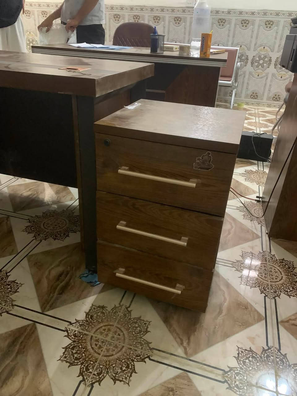 غراض للبيع
رفوف/2
كراسي/5
مكتبه كبيره/1
مكتبه صغيره/2
كراسي متصله/2
دولاب/1
للاستفسار الرقم(***********)
