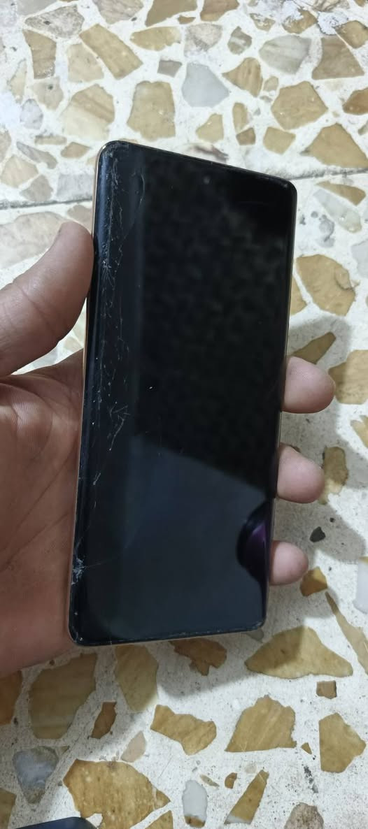 سلام عليكم ريدمي 11برو بلاص 5G
ذاكره 512
الجهاز كله شغال ما مفتوح ابد 
بس بي فطور بل شاشه 
سعره 150 نهايته
*********** 
مكاني بغداد بل حسينيه مال راشديه
