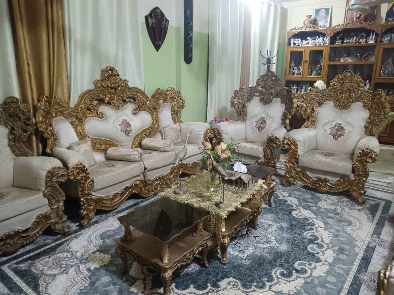 للبيع تخم ملكي.. نظيف مع طبلات عدد ٣ وحده جبيرة و٢ صغار السعر ٦٥٠ وبي مجال... مكاني حله قرب شارع ٤٠.. للاستفسار التواصل ***********
