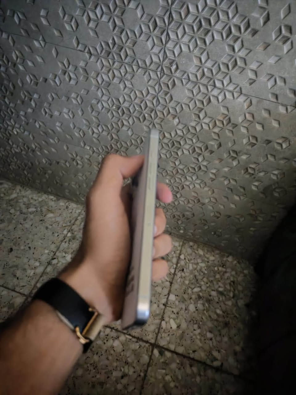 السلام كليكم ايفون ١٦ برو ماكس ذاكره ٢٥٦ بطاريه ٩٧ مشحون ٢٦٠ مره جهاز ماستر عربي كارتون وجاحن كله اصلي مال جهاز كارتون مطابق جهاز ممفتوح مكفول وكارتون مطابق جهاز وتر بروف ضد المي مابي ولا شخط سعره ١٤٥٠ بي مجال بسيط للشراي  مكاني بغداد الدوره***********
