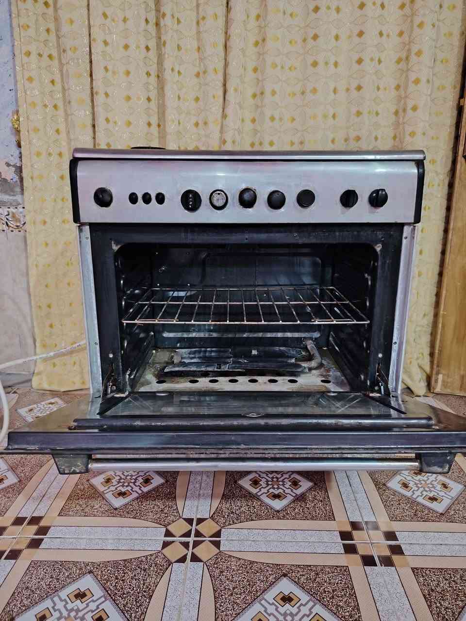طباخ مصري 170وبي مجال نار زركه فرن شغال فوك جوه شراي يتفضل خاص ***********
