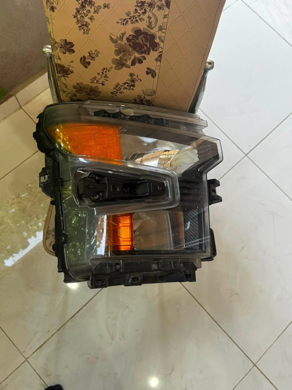 سلام عليكم
مازده جهة اليمين للبيع نظيفة بيها فقط فطر من فوك ومصلح 
***********
