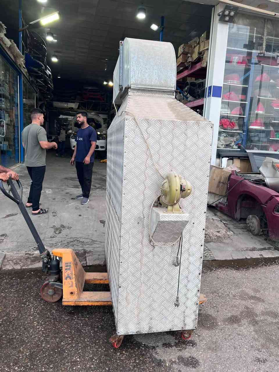 سلام عليكم شوايه كباب دبل وياهه المورحه والماطور دبل مال مطعم تفصال انه فصلته بلداكير 1350 وعزلت وهسه اريد ابيعه السعر 750اي استفسار اتصل ع الرقم ***********
