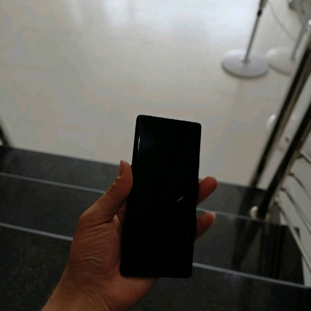 انفنكس نوت 40برو مابي أي نقص بس الضهر بي فطور مثل ماموضح بلصورة بلادي 100%السعر 200بيع أو مراوس