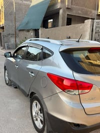 توكسان خليجي موديل ٢٠١٣  ماشيه ٢٦٧ كيلو متر كير محرك خير من الله كفاله...