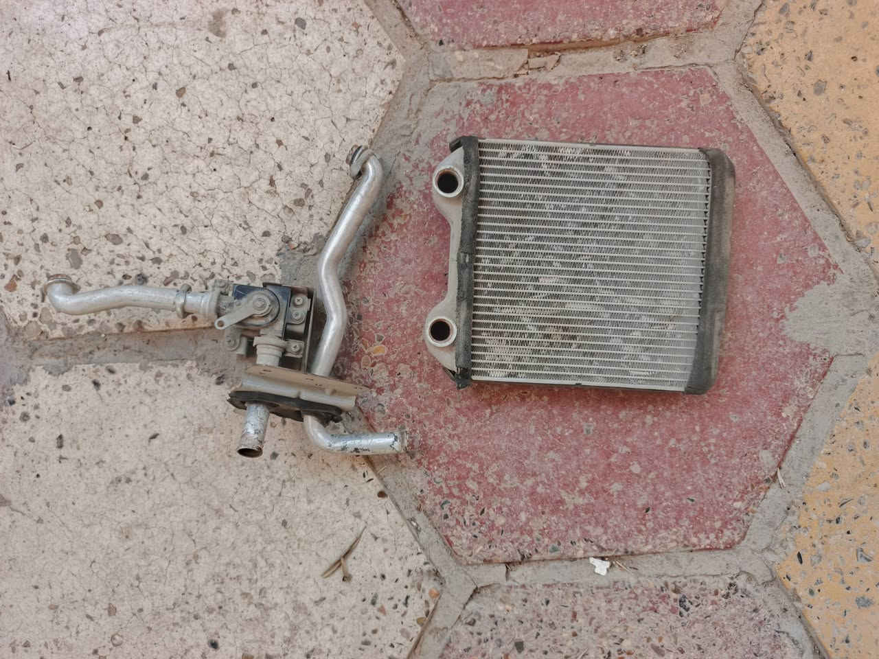 السلام عليكم من رخصة الآدمن
غراض ميتسوبيشي ناتيفا نظيفات كلش
راديتر 
ثلاجه تدفئه 
فان تبريد هيه والحاضن
واير بلك تخم كامل
دسكات أماميه بالباكيت
إتصل وتدلل
***********
