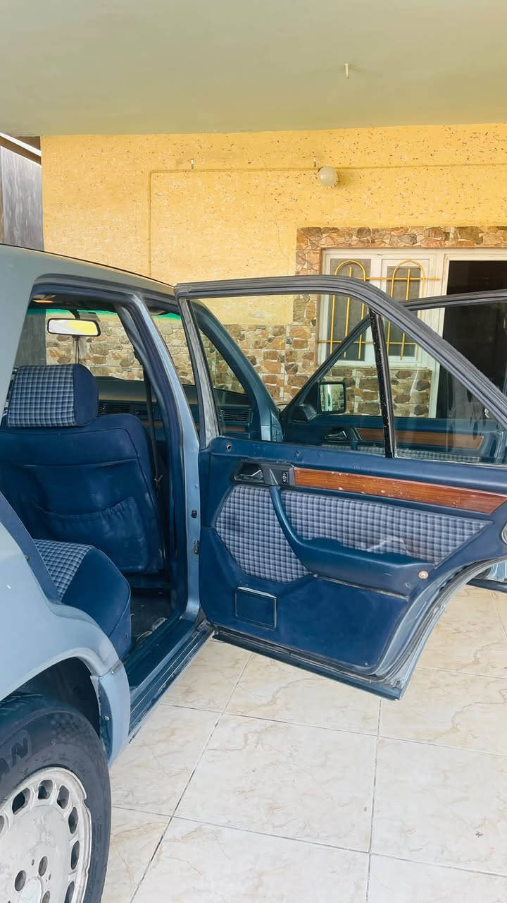 السلام عليكم 

للبيع مارسدس دب 300 گير محرك vvt 
شرط لا تنقيص ولا تبخير رقم بغداد انگليزي
مداور ثاني يوم سنويه لل ٣١ صدر امامي خلفي 
مضبوط التبريد شغال بس نقصو غاز داخله نضيف
كهربائياتها كله شغاله السعر وباقي التفاصيل الاستفسار ع الرقم ***********
صلاح الدين /قضاء الضلوعيه
