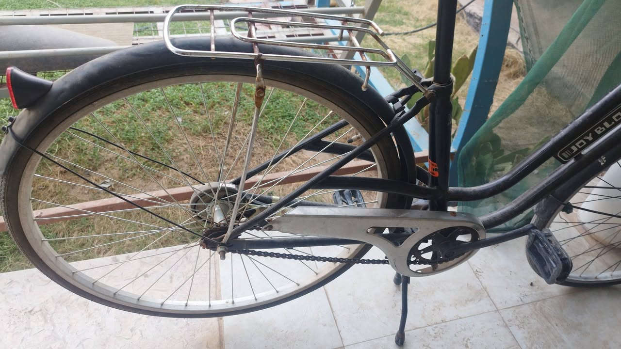 بايسكل للبيع حجم 27 شغال من كل شي 
سعره 50 الف الي يريده هذه رقمي *********** مكاني حي الجامعه
