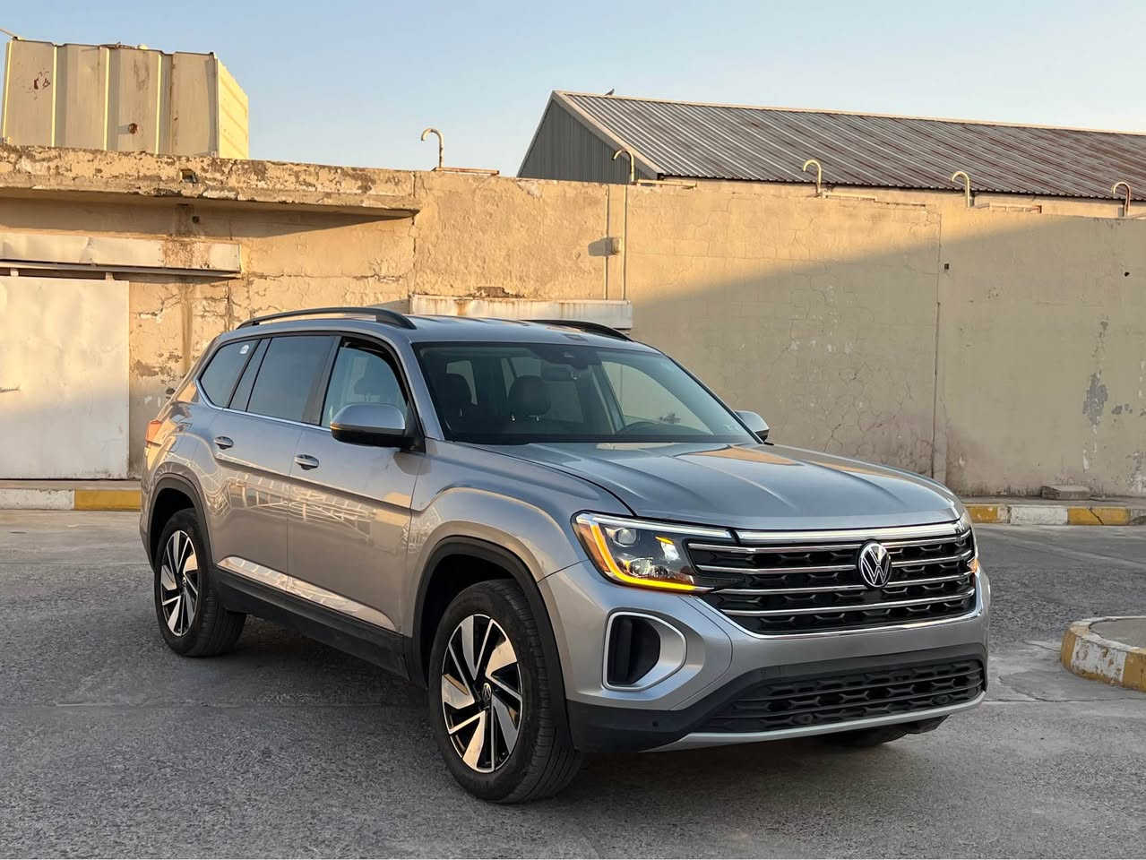 فوكس واكن اتلس 2024 SE AWD
سعر 200$ و بها مجال قليل 
مواصفات 
بصمه 
شاشه كبير 
شاشه الكتروني ( دجتال) 
كشن كهرباي 
كشن جلد 
فور ويل AWD 
بابين بصمه 
فول تحكم 
و بهد مواصفات هوايه 
ضرر:: فقط جملغ صبغ و جملغ كلير امريكي بدون دعم بدون دواخل ارباك ستيرن 
مكان سياره عقره 
رقم موبايل ☎️ *********** 
واتساب      ⬅️ *********** اكر, نينوى
