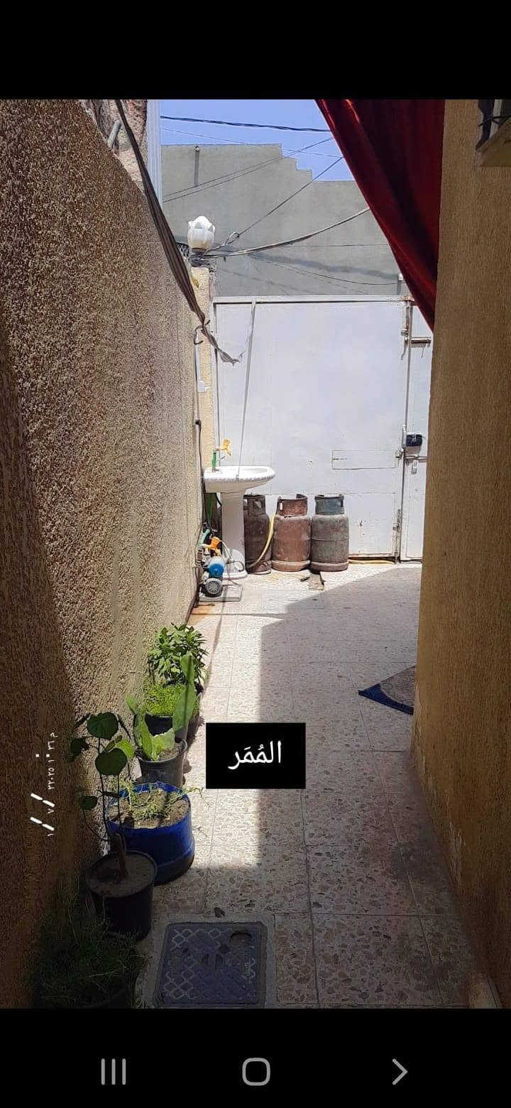 السلام عليكم
الدار للبيع حي الميلاد قرب شارع الحولي 7بيت عن الحولي 
100متر 
بناء عكادة 
بية غرفة وصالة ومطبخ واستقبال 
وبية غرفة فوك سندويج 
للستفسار: *********** واتساب

نص مكتوب في الصور:
- أستقبال
- استقبال
- الحوش
- غرفة
- مطبخ
- المَمَر
- صالة
- ٢٠٢٣/١٠/٠١ ١٠:٣٨ م