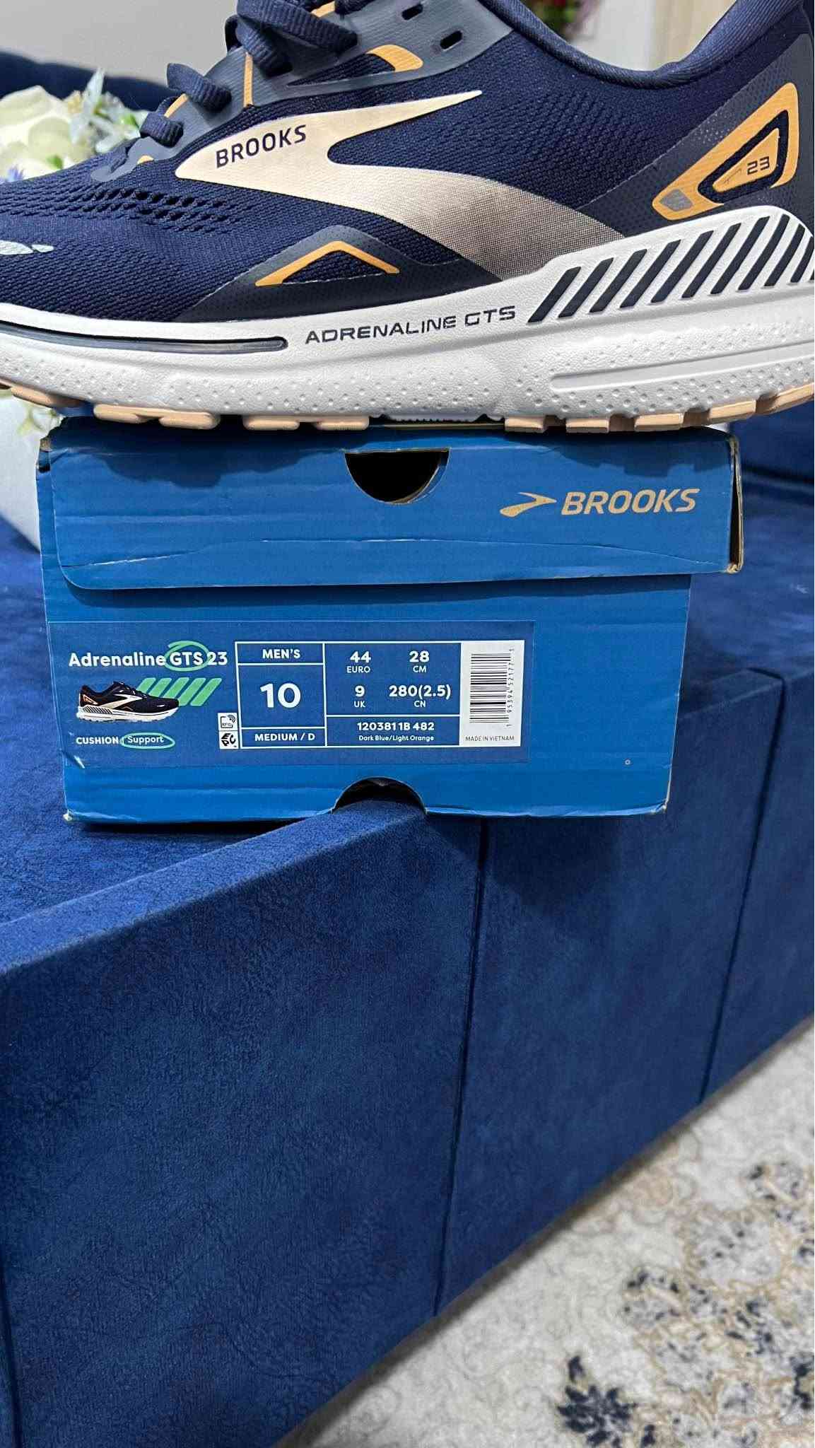 Brooks Adrenaline GTS 23 • مقاس 10 (43-44) • جديد