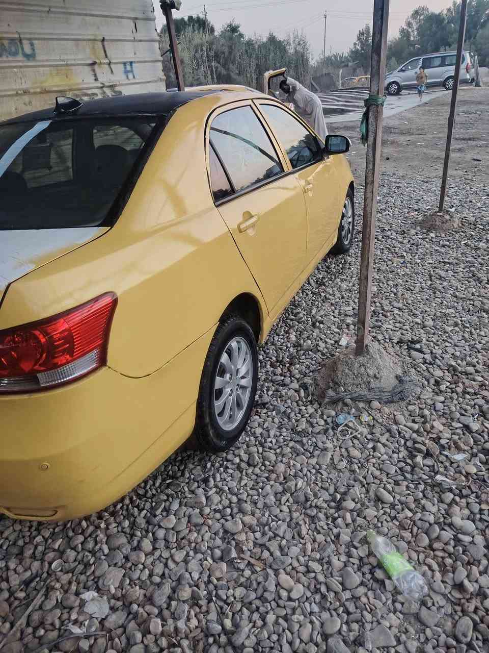 السلام عليكم بيوايدي مديل٢٠١٣ سياره سنويته لنهايه ال28 مصفره غرامات خط وبحث بيهه مطلوبه 150 الف هيئه عالمشتري سياره مكلوبه ومصلحه محرك وكير كورلا تحويره بغداد تبريد غير شغال تحويل مباشر السياره جاهزه كبل للشارع مكان السياره ديوانيه الحمزه الشرقي بيع فقط بدون مراوس غير متواجد عالفيس للتواصل *********** السعر 22 قفل
