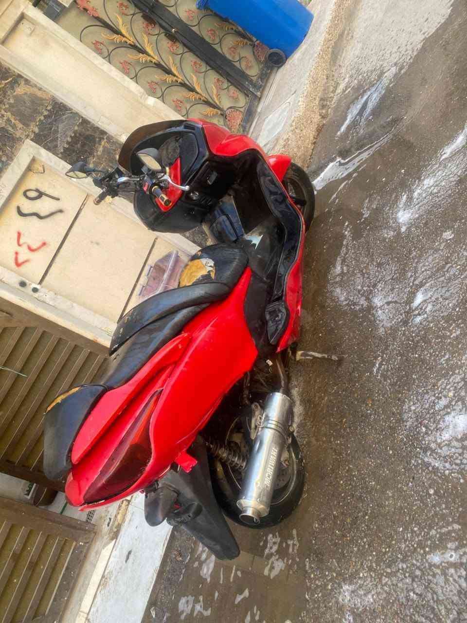 السلام عليكم 
فورزه 08للبيع 
نضافه مثل ما موضح عدكم 
مجفته عضمان شغل نضيف 
عميه 
كهربائيات ولا نقص 
الدراجه كامله نضيفه معدل 140
السعر 700وبيهه مال 
مكاني الدوره شارع 60
هاتف. ***********

