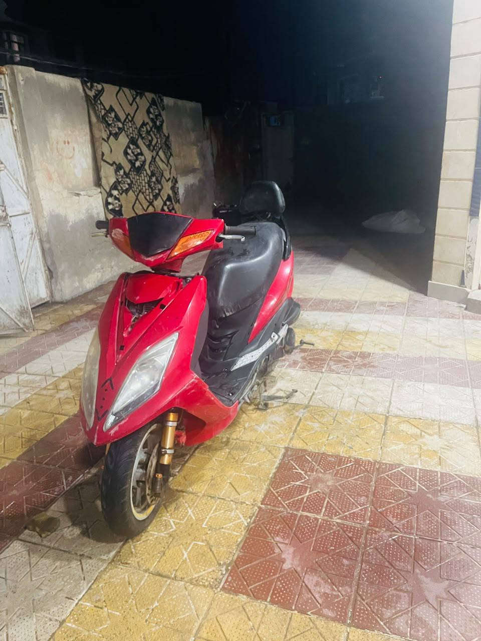 دراجه ماكس عدله 140 ثعلبه.  مبدل بيها بوشه وكابرتيه اصليات ودراجه حليوه كفراتها زوينات سعرها 350 وبيها مجال بصيط  مو شراي لا تراسل مكاني سماوه الغربي *********** وتساب خط
