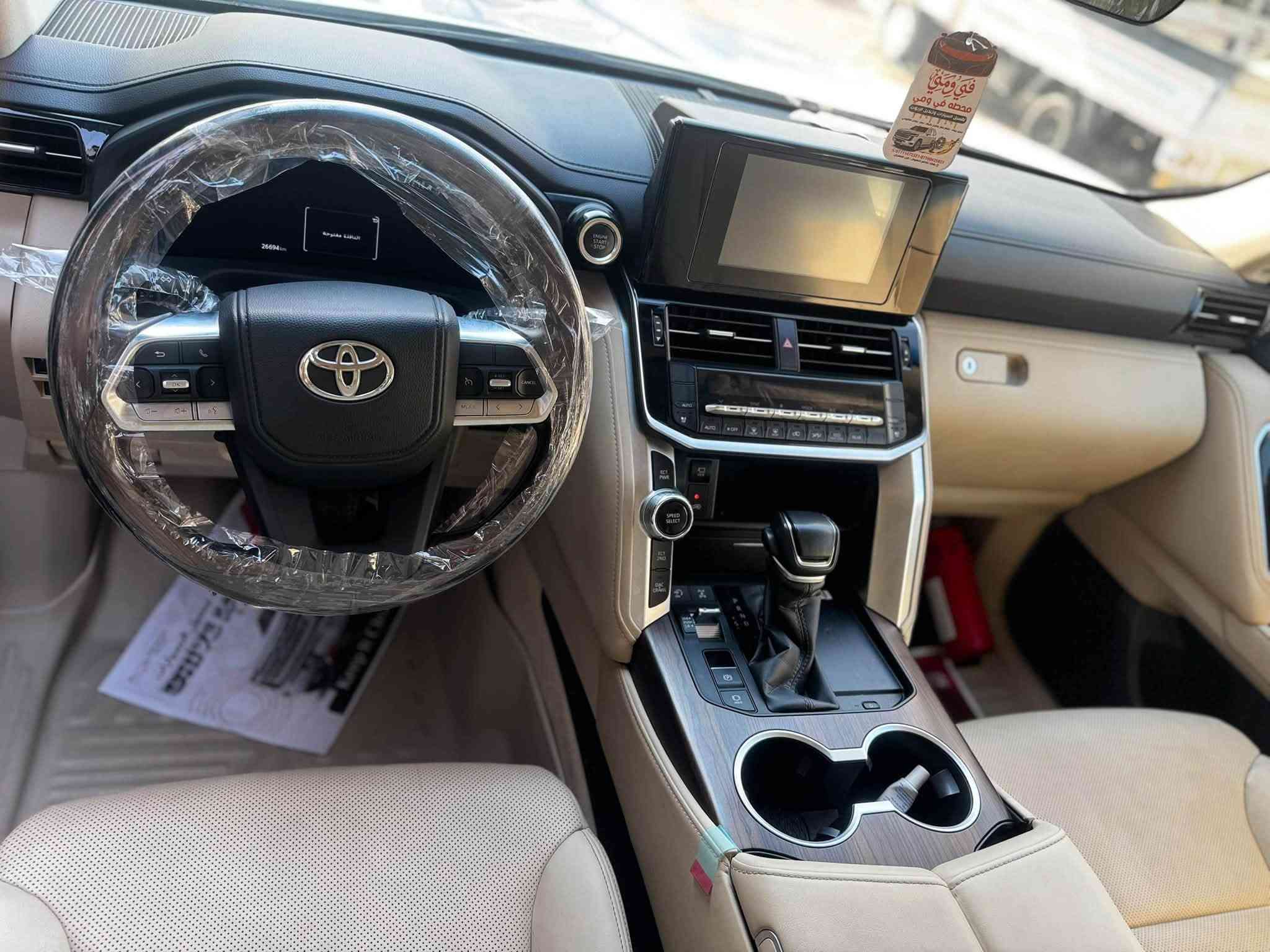 لاندكروز 2025 GXR LIMITED 
السيارة كفاله عامة 
ماشية 26 الف على وضع الشركة
للاستفسار ***********
