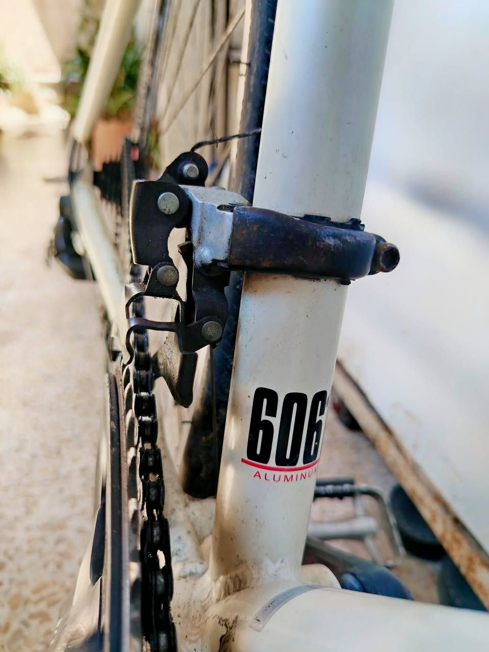 النوعيه LOUS GARNEAU  ماركـه مشهور

دراجـة سبـاق / رود 🚲 ⛺ 

بدالات السرعه 7×2

فول المنيوم خفيفه جداً 

الكَير لعاب حديث

سستم شيمانو  الشهير

كَلها مختمه و أغراضها  أصليه

فريم عآلي القيآس XL

ويـآلـة  Zoom طبقتيـن

السعر 250 ألف 

مكاني موصل حي السكر 

للتواصل على الواتساب ***********

