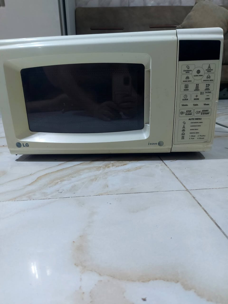 مايكرو LG
اصلي باب اول 
جديده استخدام شي قليل 
للاستفسار ***********
