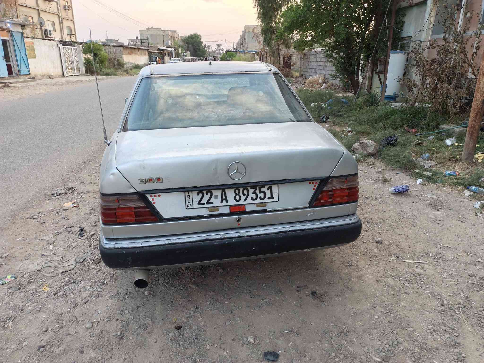 سلام عليكم سياره للبيع مارسدس دبه موديل 1992 رقم الربيل سنويه لحد 2030 بساسم عربي كير مكينه بطه خير من الله تبريد ويه السويج ترايك وين ميعجبك الصدر كلش ناعم ما تسمع طسه كله جديد مكانها ديالى بعقوبه للستفسار ع الرقم *********** السعر 43 وبيها مجال حك الجيه
