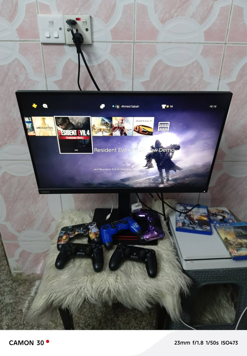 🎮 عرض كيمجي متكامل ومميز للبيع! 🔥
​بلايستيشن 4 سليم (PS4 Slim) سعة 1 تيرا مع الشاشة، الألعاب، و5 جوجستكات (أجهزة تحكم)! جهاز نظيف جداً وأخو الجديد (بدون كارتونة)، ومعروف بكامل ملحقاته والكابلات والدجتل.
​📋 تفاصيل العرض الكاملة:
​الجهاز: بلايستيشن 4 سليم بذاكرة 1 تيرا (1TB).
​أجهزة التحكم: 5 جوجستكات متوفرة مع الجهاز.
​الأقراص المادية: 3 أقراص ألعاب متضمنة في العرض.
​الشاشة: شاشة ألعاب  متحركةواضحة وممتازة ملحقة مع الترتيب الكامل للكابلات.
​الألعاب الرقمية المثبتة (كما تظهر في الفيديو):
​Little Nightmares & Little Nightmares II
​Asphalt Legends
​Assassin's Creed Origins
​Battlefield 4 & Battlefield 1
​Destiny
​eFootball
​Fall Guys
​Far Cry 6
​Fortnite
​Moto Racer 4 Demo
​Resident Evil 2 (R.P.D. Demo)
​Resident Evil 3 Demo
​Resident Evil 4 (Chainsaw Demo)
​Resident Evil Revelations 2
​Roblox
​Street Fighter 6 Demo
​Tom Clancy's Rainbow Six Siege
​Uncharted: The Nathan Drake Collection
​💰 السعر الإجمالي: 300,000 دينار عراقي فقط للبليستيشن مع الشاشة والـ 5 جوجستكات وكافة الملحقات.
​📞 للتواصل والاستفسار:
متواجد للرد على (واتساب فقط) عبر الرقم:
***********عنوان بغداد الكرخ

نص مكتوب في الصور:
- CAMON 30
- 23mm f/1.8 1/50s ISO473
- CAMON 30 • 23mm f/1.8 1/50s ISO473
- CAMON 30  23mm f/1.8 1/50s ISO482
- CAMON 30  23mm f/1.8 1/50s ISO722
- CAMON 30  23mm f/1.8 1/50s ISO492
- CAMON 30  23mm f/1.8 1/50s ISO551