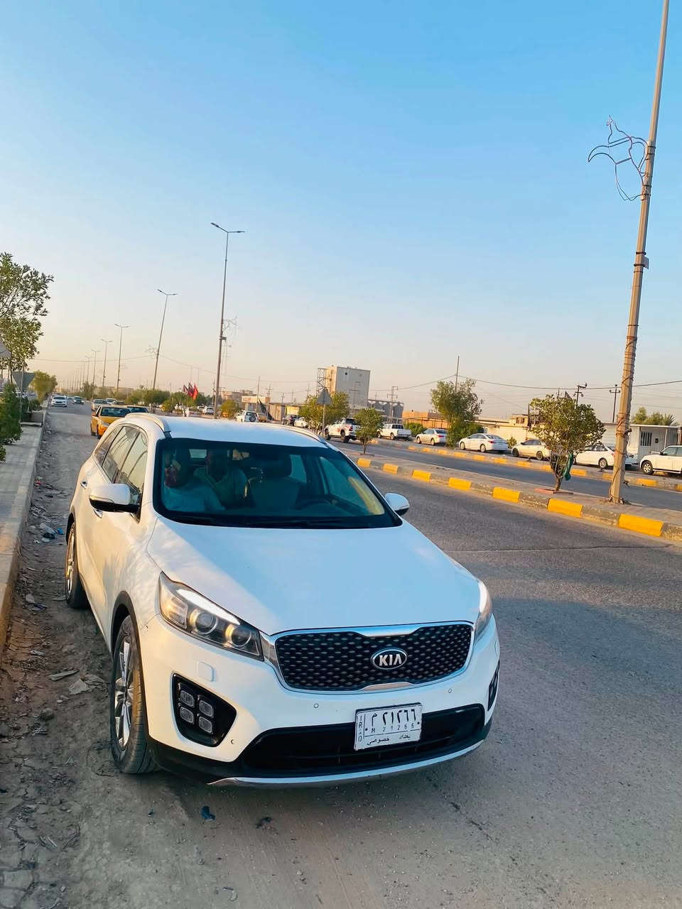 السلام عليكم
سورنتو 2018 خليجي رقم بغداد للبيع 
V6
7 راكب 
3 قطع تبريد 
بصمة نضام ترحيب
كشنات الاماميات كهرباء 
شاشة صغيرة مع كامرة دوارة
مري شفط 
مواصفات السورنتو معروفة 
بيها باب الخلفي الايمن مبدل بدون داخل ابد فقط الباقي كفالة
السيارة جاهزه من كلشي حدادية هستوني مسويها امامي خلفي تبريد جديد وتخم تاير جديد والسيارة جاهزه على اخر حباية مال جناي مكينة وكير بجيس لا مفتوحة ولاتنقيص ولاتبخير ابد
السعر 200 وبيها مجال للشراي 
مكاني الديوانية الشافعية 
***********
رجائاً بدون كسران ماعجبك السعر الله يرزقك بالاحسن منها 
فقط بيع بدون مراوس

