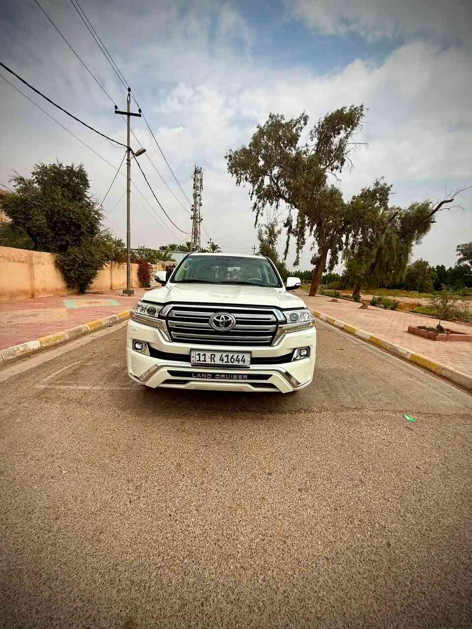 السلام عليكم
LAND CRUISER// 2017 / GXR
بريم أصل سيارة مكفولة كفاله عامه يمك السونار وشوف 
بوليش جديد والدواخل بعدهن ع وضع الشركه 
مواصفات ال GXR معروفه
سياره نضيفه وممشاها قليل بالنسبه الخواتها وبالخير ع الياخذها 
عنوان كوت مركز المدينة 
ما متواجد ع الخاص
للأستفسار ***********
