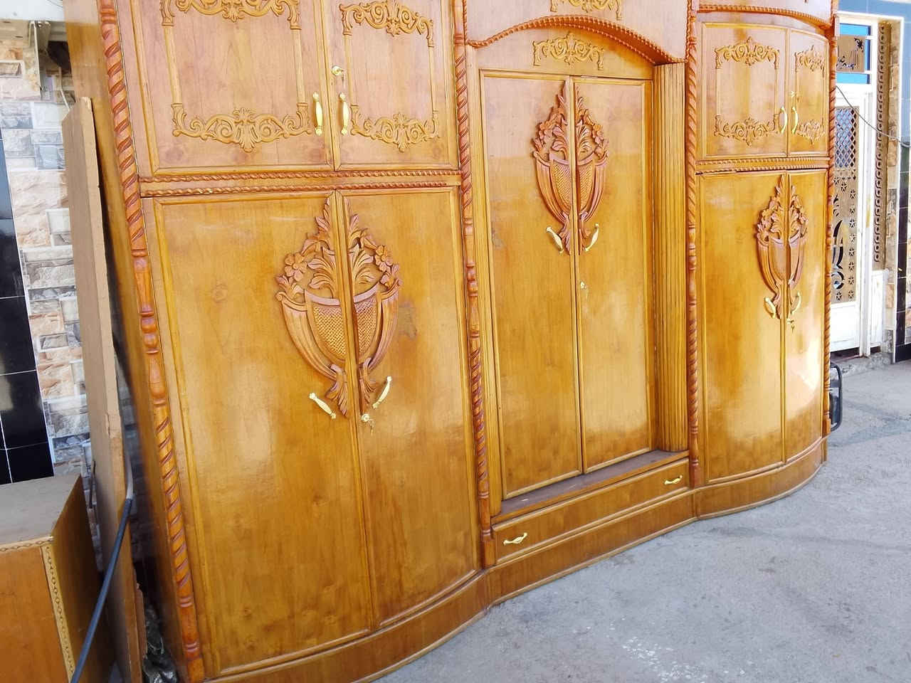 سلام عليكم يوجد كنتور 6 ابواب ملحق صاج داخل وخارج السعر 425وبيه مجال العنوان الرمانه الاستفسار علا رقم الهاتف ***********
