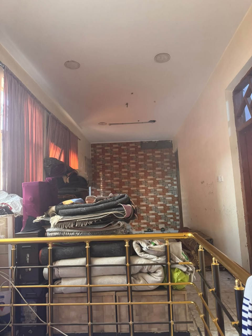 للبيع بيت ارخص من سعر الگاع العنوان سبع قصور شارع ابو علي رابع باب عن الشارع قرب جامع الحمزه مساحة 200  واجهه 10 نزال 20طابقين 4 غرف نوم+استقبال+3 حمامات + صاله كبيره+ كراج للاستفسار اتصال *********** غير متواجد على الفيس بوك اتصال فقط
