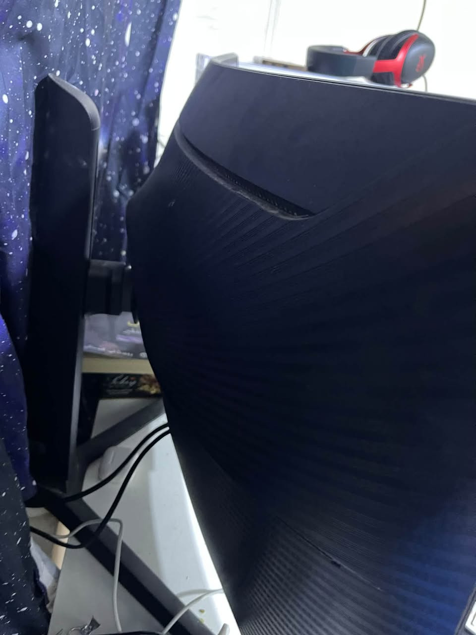السلام عليكم Samsung odyssey g6
2k (1440 x 2560)

240hz (فريم)

HDMI 2.1 اثنين

DP 1.4

G-sync

HDR 10

حجم 32 inch 

تحتوي على مكبرات صوت 

المونيتر smart بنضام Samsung smart tv مع ريموت واحد

السعر : 550 و بيها مجال 

مكاني : البصرة المعقل و عندي توصيل فقط المناطق القريبة

رقمي : ***********
