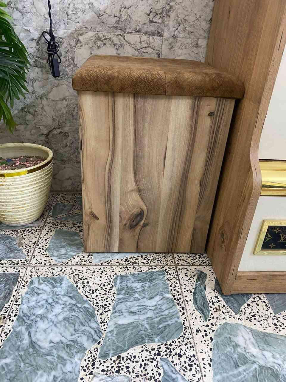 السلام عليكم عندي غرفة اخشاب تركية اخت الجديدة نظافتها واضحه بلتصوير حجمها جبير الغرض من البيع بسبب الانتقال  سعر 1650 

متوفر جرباية اطفال نظيفة وحجمه جبير عملية سعره 150وبيه مجال
للتواصل 
واتس فقط ***********
