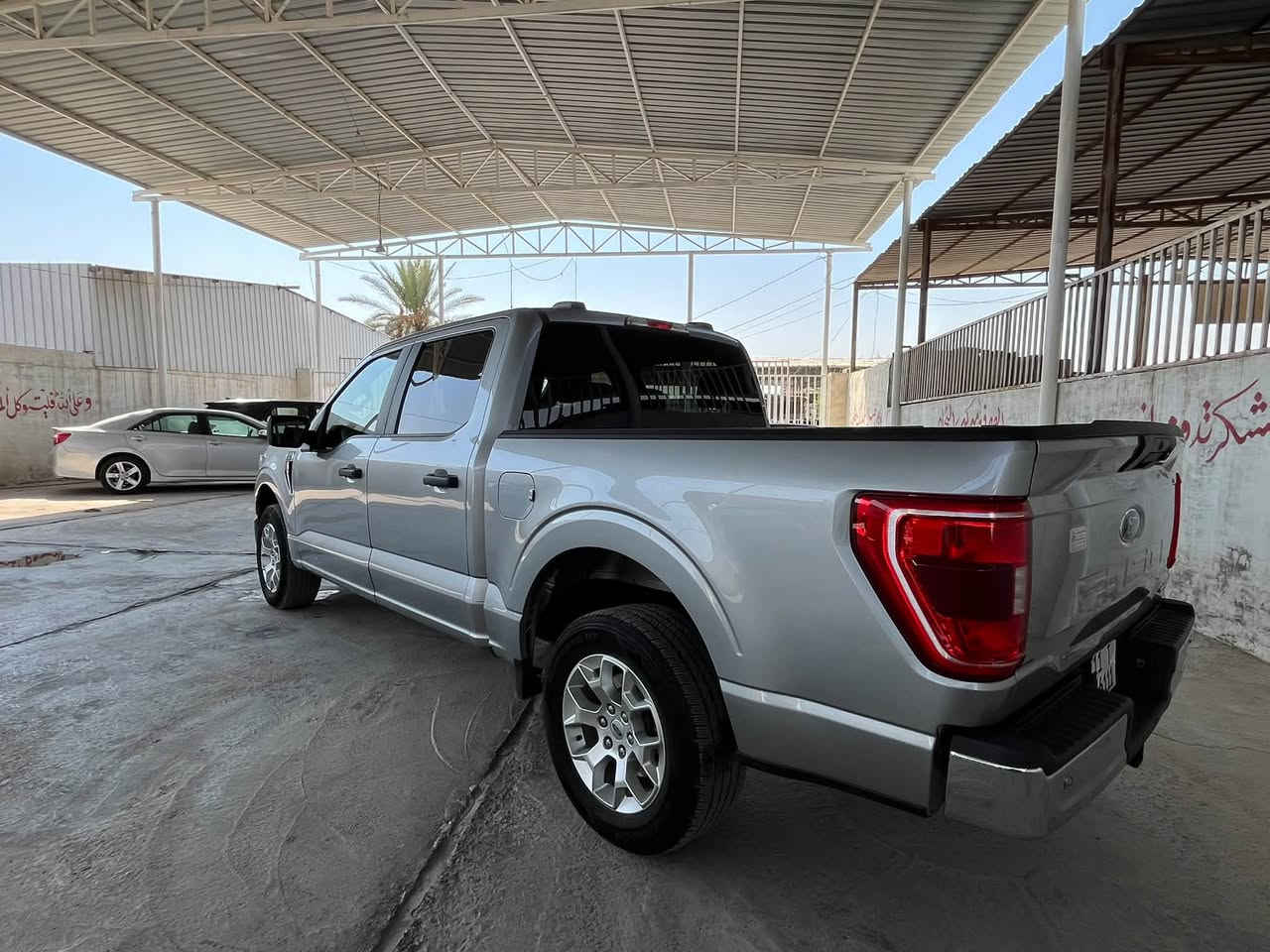 للبيع او المراوس بلاندكروز
فورد F150 XLT
السعر 265 وبيها مجال 
موديل 2022
محرك 6 سلندر 3500 
ماشيه 14 الف  
 رقم بغداد دولي 
بدون صبغ فقط بارد بلجاملغ 
باب طويل بدي قصير المرغوب 
 ارباك ستيرن وبرده 
عدة جك سبير كله كامل 
-مكان السياره سامراء 
-الاتصال على الرقم ‭ ‭ ‭***********‬
