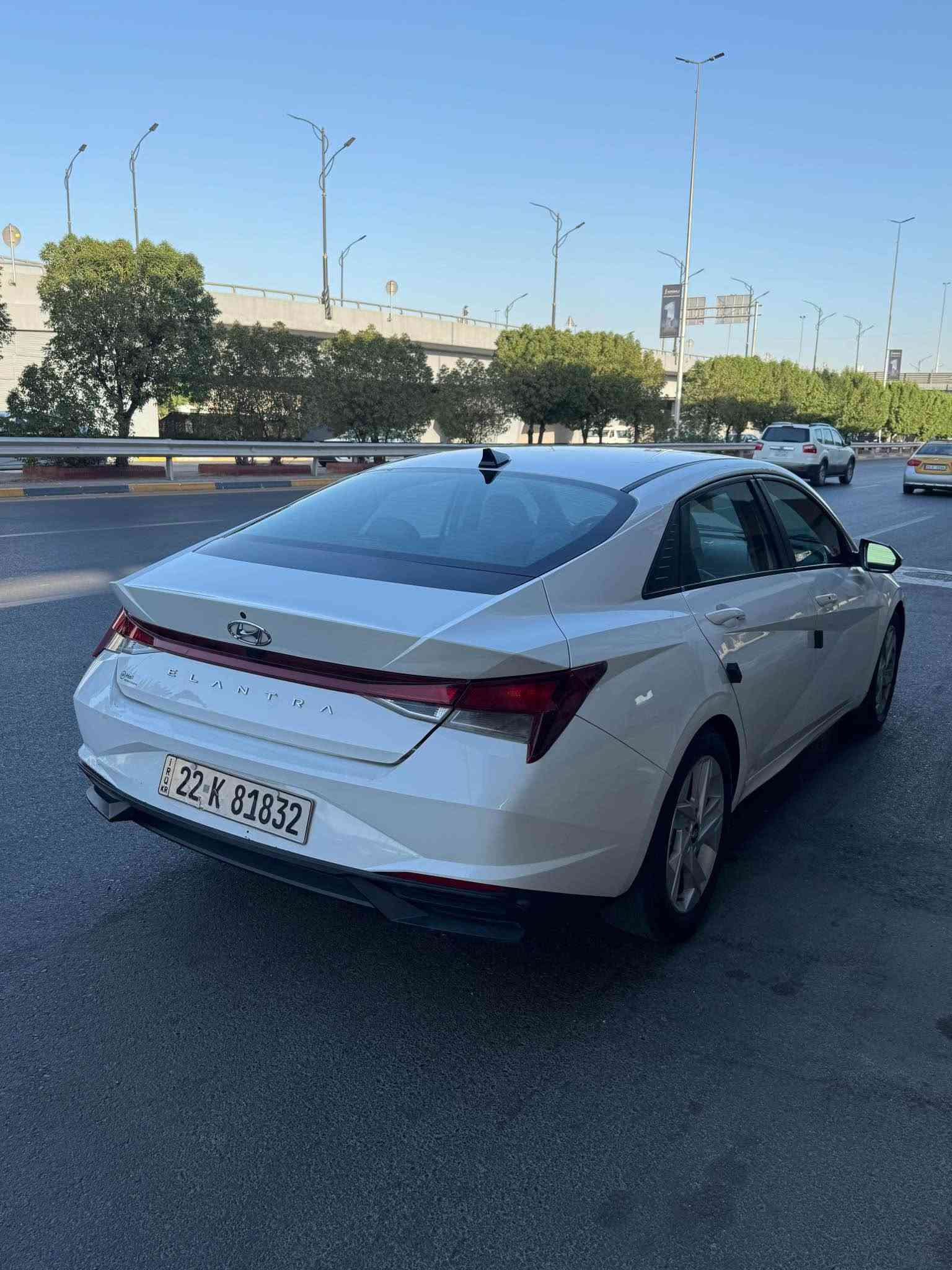 السلام عليكم عندي النترا 2021 للبيع رقم اربيل تحويل مباشر وارد امريكي حادث جاملغ وبنيد صور السونار مرفقة بالمنشور سيارة جديدة مواصفات 
1-بصمة 
2-بصمة ابواب وصندوق 
3-شاشة جبيرة 
4-كامرة دوارة 
5-ويا كروم 
6-لدات امامية زنون 
7-لايتات زنون 
8-داخل احمر 
9-ثلاث وضعيات قيادة 
10-تحديد مسار 
11-رادار امامي 
12-رادارات جانبية 
وبعد بيها مواصفات هواية مكان السيارة بغداد الطوبجي رايدها ب127 وبيها مجال للاستفسار الاتصال ***********النترا بغداد, العراق
