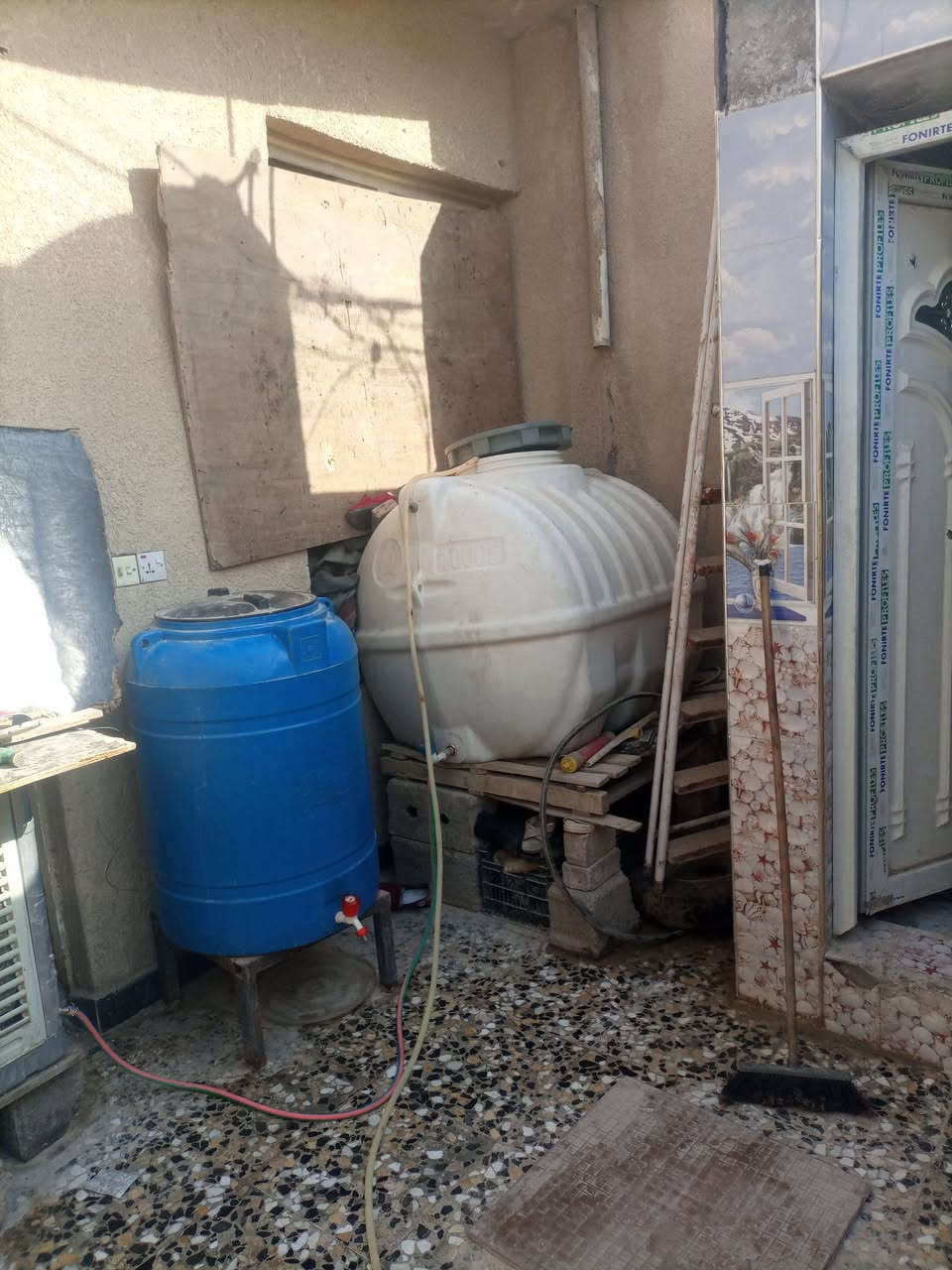 ...بيت.ضباط.الثانيه..95.متر..
.... طابقين..سكف..طابق الثاني.سندويج.
..   السعر..60..رقم الهاتف ***********
