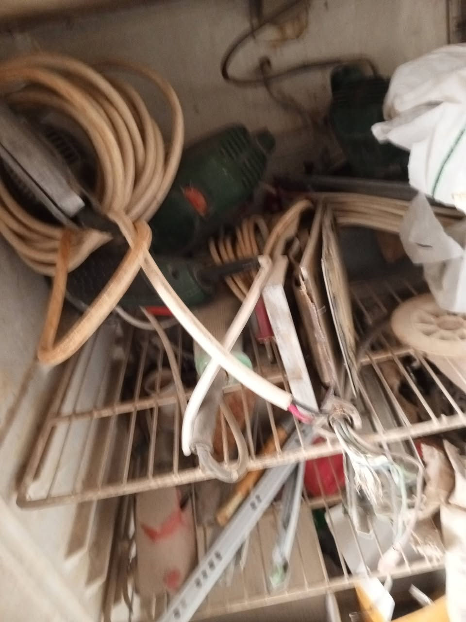 السلام عليكم
محل نجاره متكامل للبيع 
مكينه صينيه
منشار لولب ايطالي حجم 600
كتر متحرك
كمبريسر
فريزات عدد2
مكابس
عدد يدويه متكامله
مكانه ابي غريب النصر والسلام شارع 30
الشراي يتواصل
بيع مستعجل 
***********
