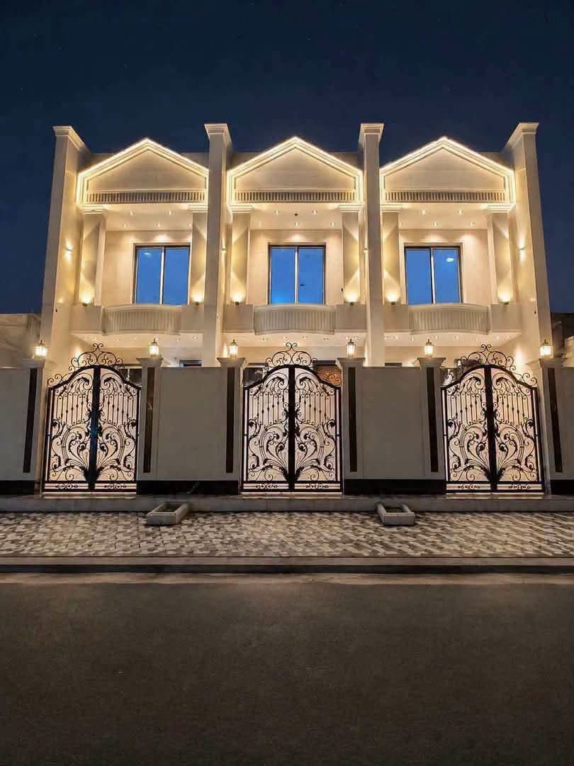 مكتب الحداثة للستثمار والبناء والتطوير العقاري                                          الدار للبيع المساحة 100 متر  عدد الدور المتبقيه 2                                      مكان الدار ضباط الشهداء                                                                         يحتوي علئ استقبال و مطبخ                                                                      ويحتوي علئ مناور 2                                                                                  ويحتوي علئ 4 غرف نوم                                                                                      السعر جدا مناسب علئ خاص                                                                           ملاحظة/ يتم البيع والشراء داخل مكتب الحداثة                                                     اي اشتفسار اتصال علئ الرقام التالية                                                         *********** عرض أقل
