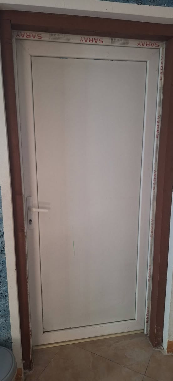 باب PVC • ثقيل • نظيف