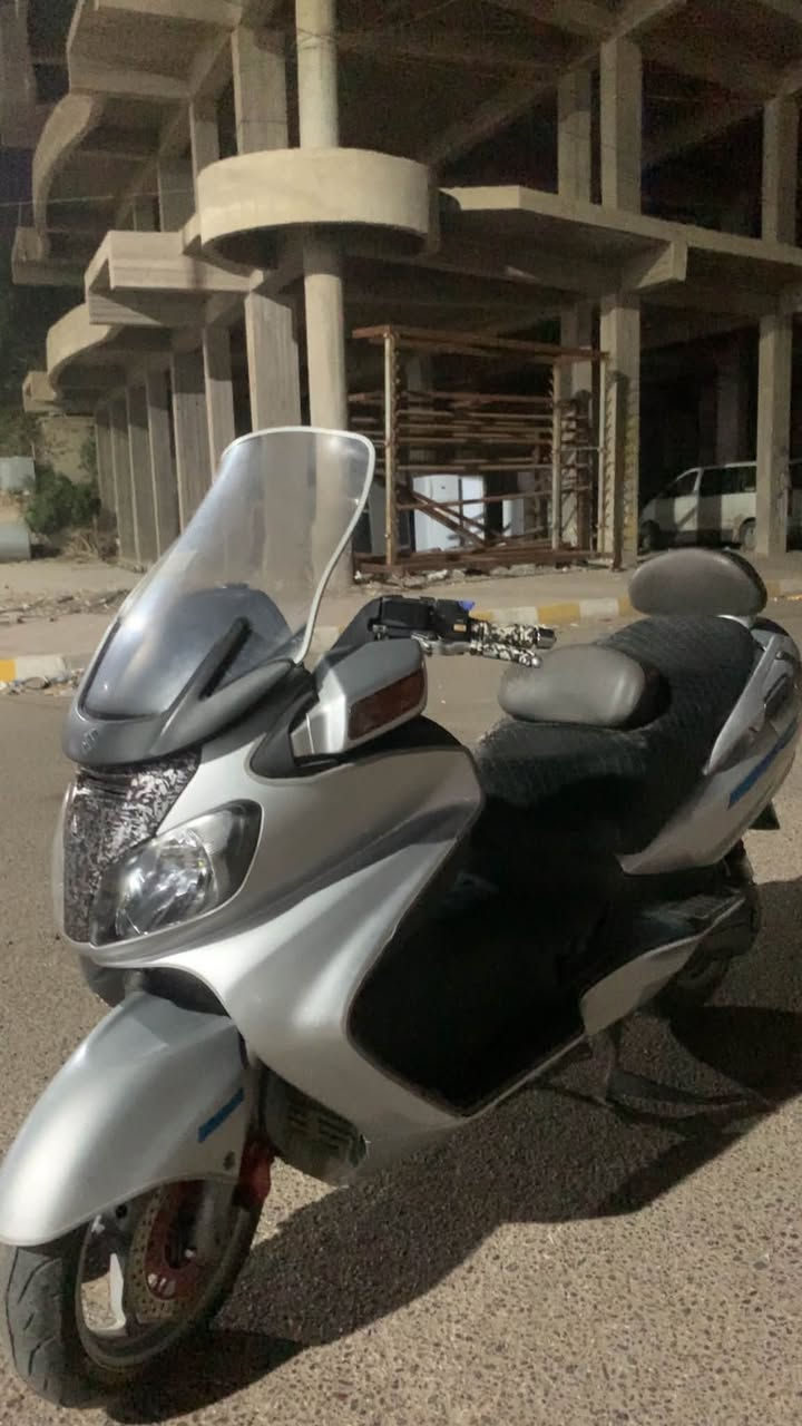السلام عليكم 
دراجه للبيع ساوزاكي سكاي ويف محرك 650 الدراجه بيها مواصفات حلوه نضام APS ودراجه كير 6 نمرات الدراجه مال جناية محركها نضيف فول من كل النواحي 
مكان الدراجه الرمادي شارع الملعب
السعر :19 وبيها مجال
التواصل:***********
