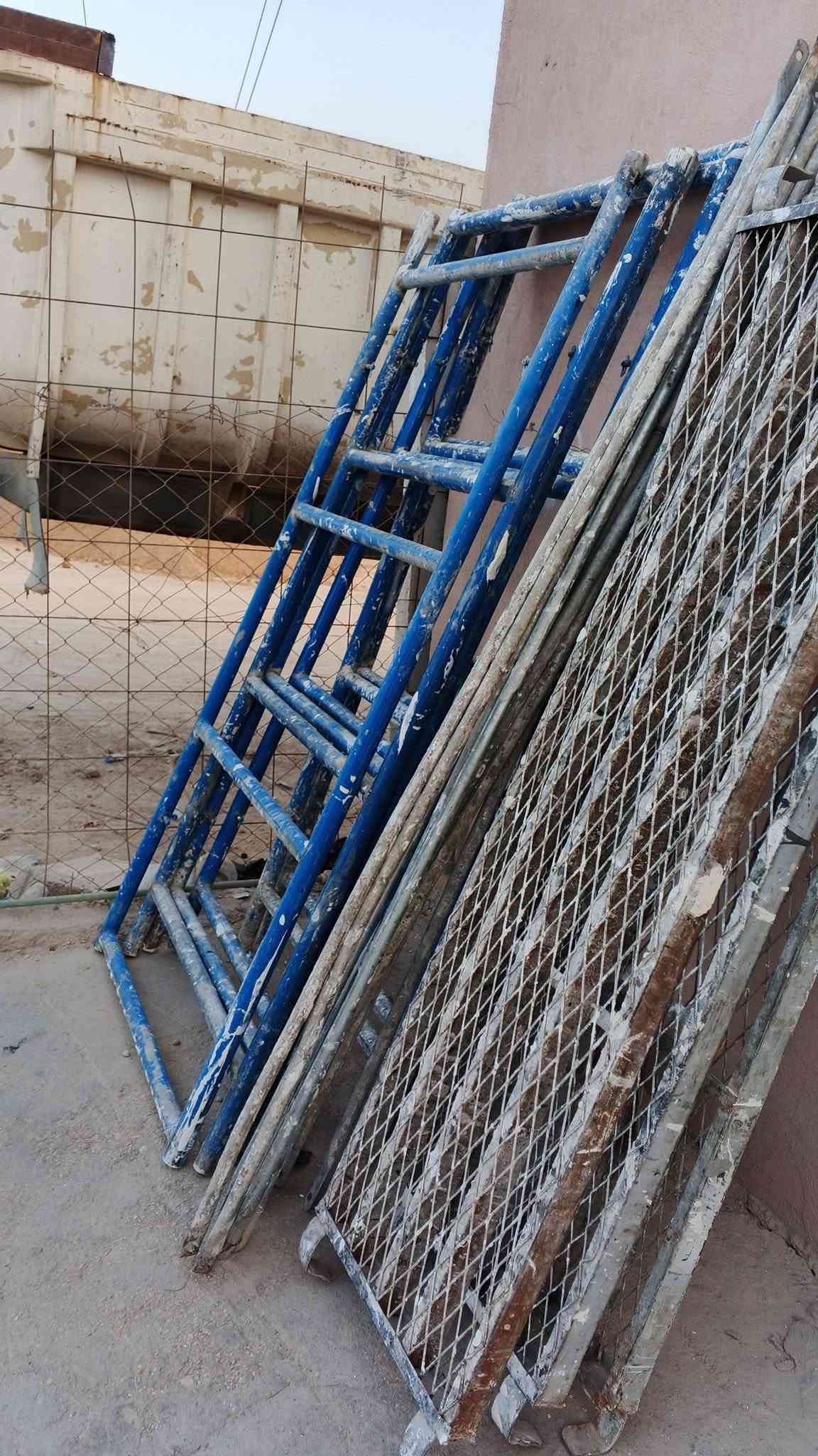 يالله السلام عليكم تعلن انشائيه بركه ام البنين ع عن توفير جميع المواد البناء للتأجير تشمل كل شيئ مثل ما موضح با صور ساعات العمل من الساعه الخامسه صباحآ إلى الساعه الثنعش ونص ضهرآ ومن الثالثه عصرآ الى السادسه مساء العنوان قضاء المناذره خلف حرس الحدود رقم الهاتف ***********
