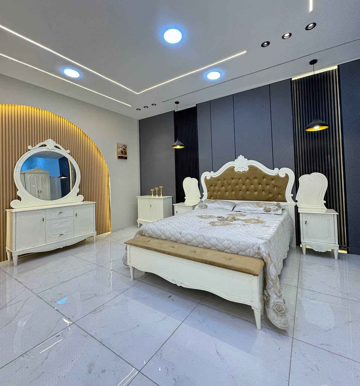 تخفيضات ✨ غرف نوم نجارة عراقية ✨
***********

🔹 نجارة عراقية متقنة بجودة عالية وتشطيبات راقية.
🔹 أكثر من 50 موديل مختلف يناسب جميع الأذواق.
🔹 توصيل إلى بغداد وجميع المحافظات بأجور مناسبة.
🔹 سرعة في الإنجاز وخدمة مميزة حتى باب البيت.

📌 مكونات الغرفة:
✔️ كنتور قياس 320 
داخل 3 ملم الوجه 5 ملم
✔️ ميز مرآة 
✔️ ميز بلازما
✔️ زاوية كنتورية. قياس80
✔️ سرير 160*200
✔️ تاج الجرباية
✔️ ناصي الجرباية
✔️ قواعد الجرباية كله بلوك
✔️ كومدين عدد (2) قياس 50 الواحد 

💰 أسعار غرف النوم تبدأ من:
1,000,000 دينار إلى 1,250,000 دينار فقط
🎨 أعمال صبغ  من أجود الخامات وبأسعار متنوعة تناسب الجميع.
🚚 ويانه طلبك يوصل لباب البيت بأسرع وقت!

📞 للحجز والاستفسار:
***********
📩 يرجى إرسال صورة الموديل المطلوب  التواصل مباشرة واتساب، وسنكون بخدمتكم.
