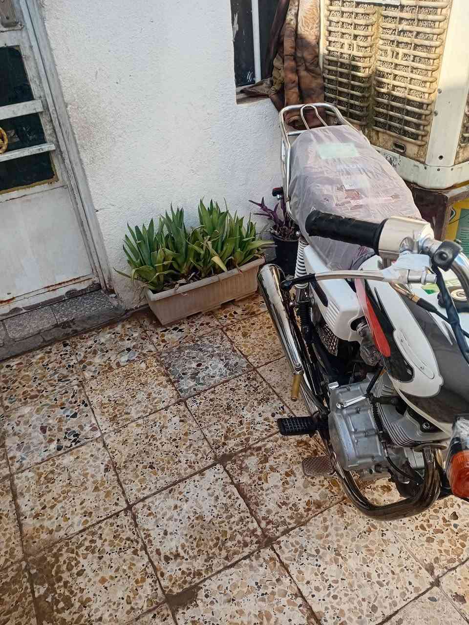 سلام عليكم دراجه يراني اربعه كير مكينه خرسه بس تفيلس بيهة سعر 375 وبيهة مجال حك جيه مكاني بغداد لحسينيه راشديه  *********** وتساب
